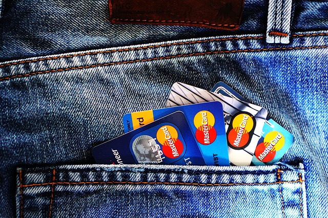 Saiba como economizar em tarifas bancárias